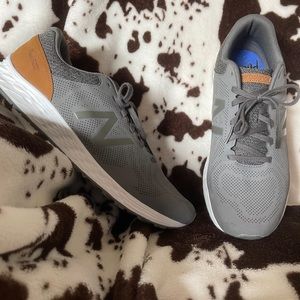 Men’s New Balance sneakers, new with out tags.
